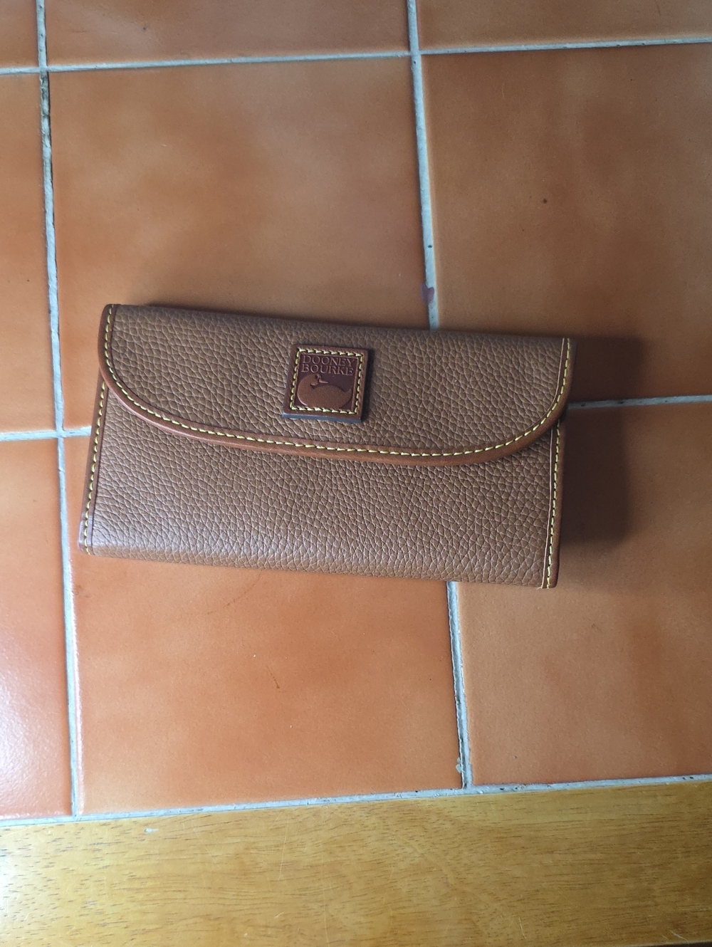 DOONEY & BOURKE CARAMEL PEBBLE GRAIN CONTINENTAL WALLET